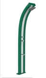 Doccia a energia Solare Arkema Dada D350 6016 I Colore Verde con Fascia Decorativa Inox Struttura in Alluminio Verniciata a Polvere con Miscelatore e nebulizzatori Altezza 225 cm