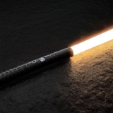 Kotsy Spada Laser, Lightsaber a 7 Colori RGB in Metallo con uoni di Battaglia Batteria Ricarica USB per Regali, Cosplay, Festa，Nera per Bambini