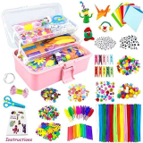 Lavoretti Creativi per Bambini 1600 Pezzi DIY Art Craft Set Scovolini Colorati per Lavoretti, Pompon, Sticks, Piume, Scovolini Pipa, Kids Mestiere Fai da Te Decorazioni Giocattoli Regali Bambini