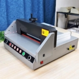 Taglierina di Carta Elettrica, Taglierina di Carta A Ghigliottina Automatica per Impieghi Gravosi, Spessore di Taglio 40 Mm, con Protezione di Sicurezza Automatica E Righello Laterale per Coupon, Ca